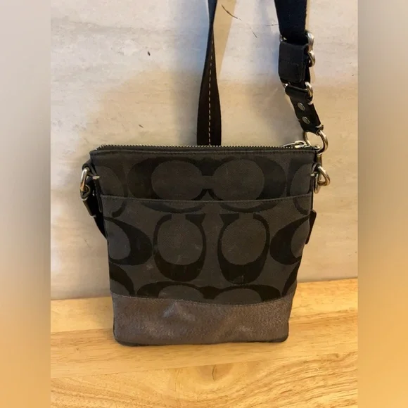 Vintage Stylish Coach Grey Black C Logo Leather Tag - Picture 2 of 15
